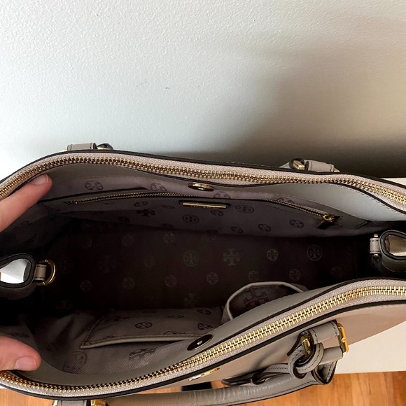 Tory Burch Robinson Double Zip Tote, Gray - Picture 4 of 8